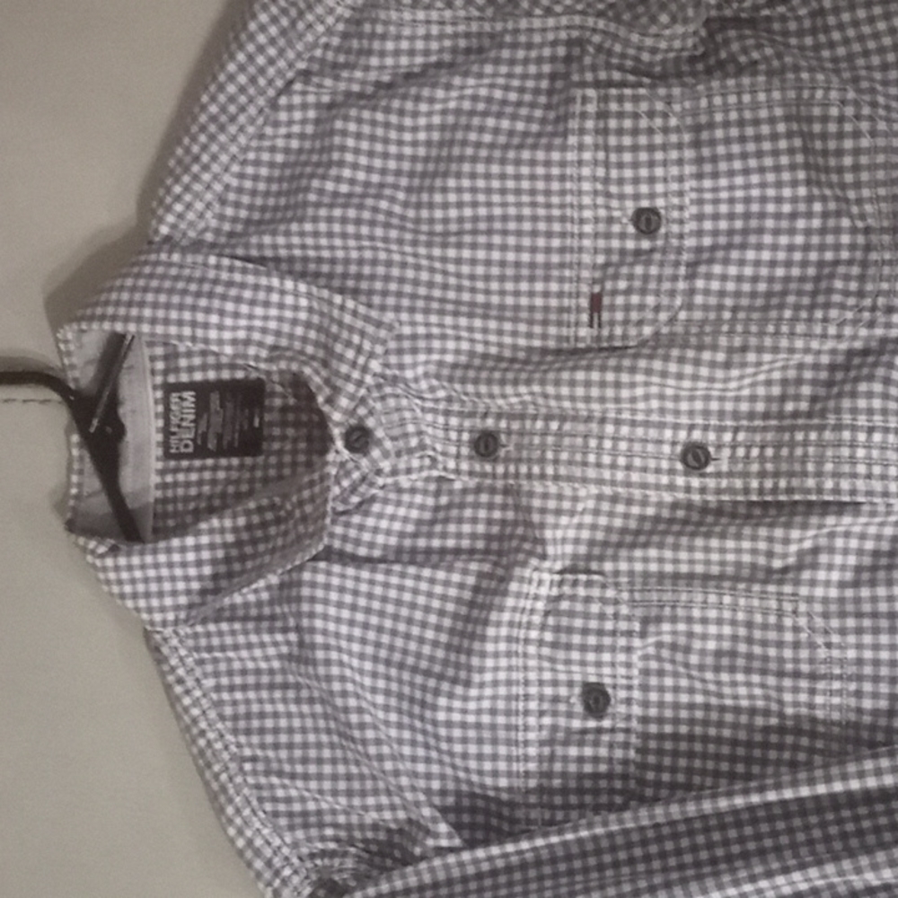 TOMMY HILFIGER BUTTON UP